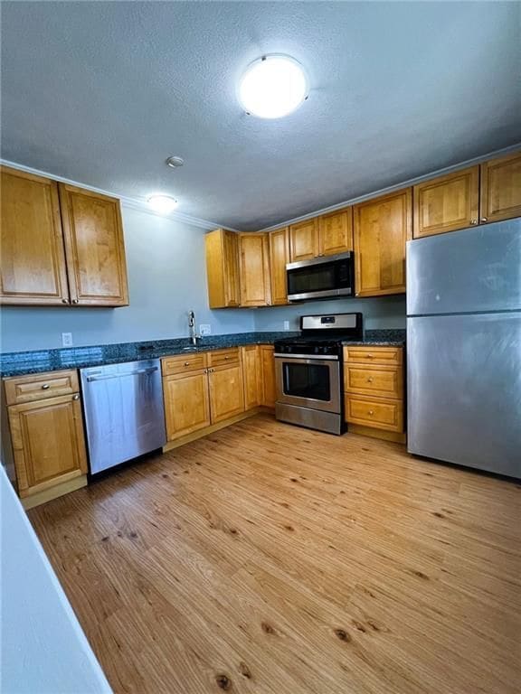 Building Photo - 927 Elm St