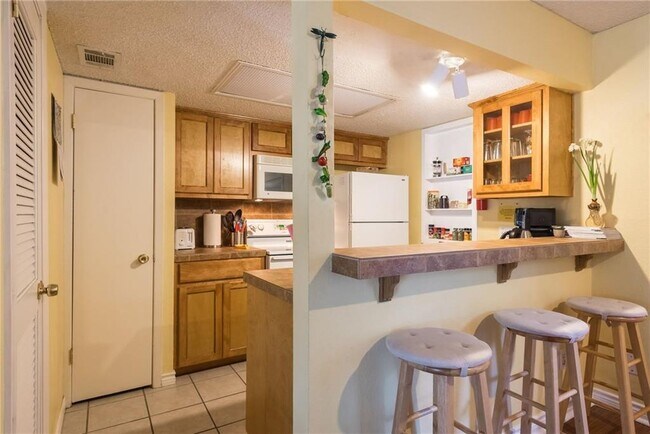 Building Photo - 2204 Trailside Dr