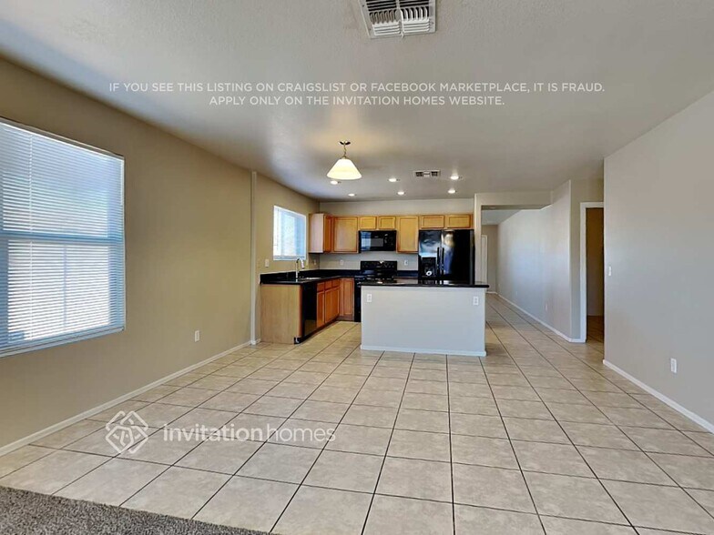 Building Photo - 2443 W Mobile Ln