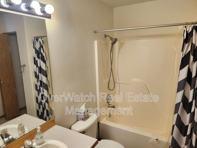 Building Photo - 4041 Lunar Dr