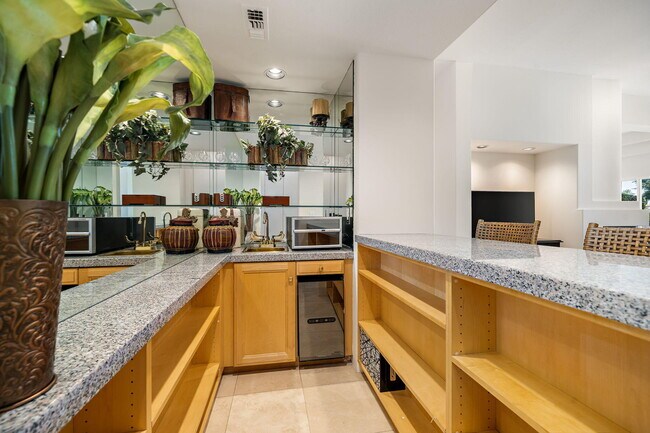 Building Photo - 79695 Mandarina