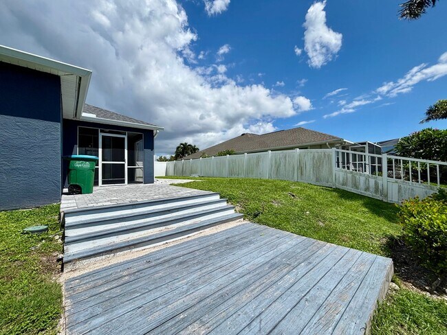 Building Photo - 1324 SE 6th Ave