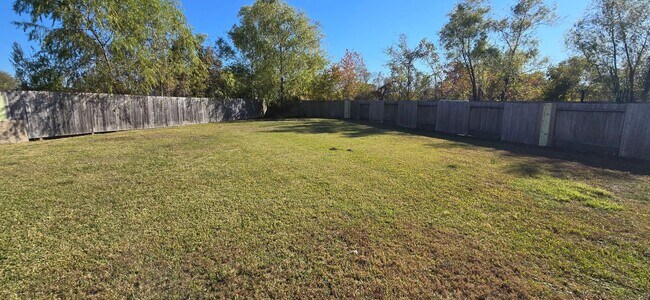 Building Photo - 10050 Pine Valley Ct