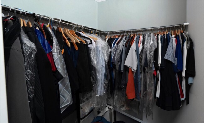 Building Photo - 520 SE 5 Ave