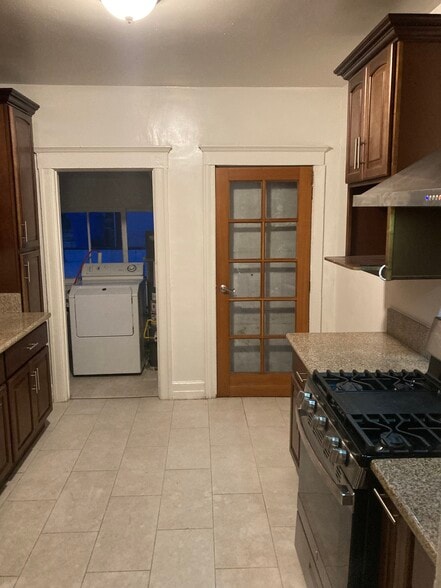 Building Photo - 2523 Alta St