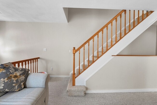 Building Photo - 18 Merlin Ct