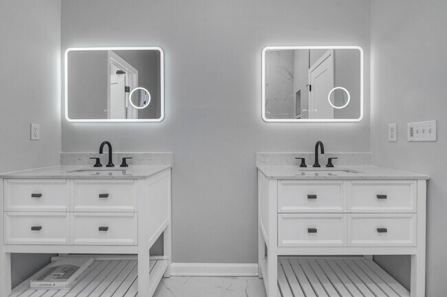 Building Photo - 32 Roberson St