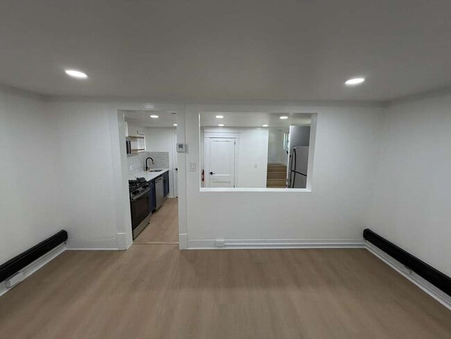 Building Photo - 1 bed/1.5 bath * Great Apt For RWJMS/Rutgers * Students Walk to New Brunswick/Highland Park Night...