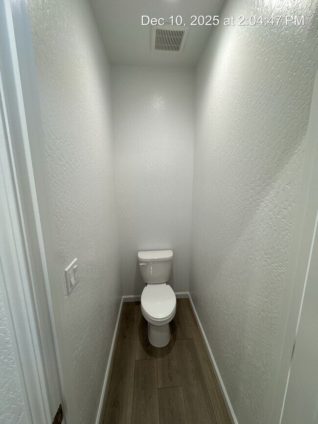 Building Photo - Newly built Home!