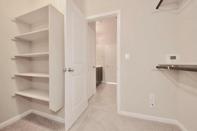 Building Photo - 2880 Donnell Dr