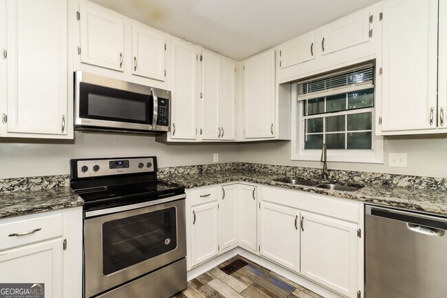 Building Photo - 1620 Sir Galahad Dr SW