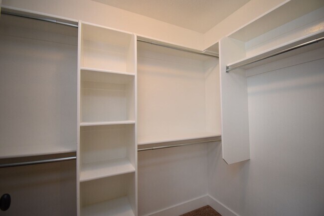 Building Photo - Great 3 Bed 2.5 Bath Townhome in Great Location!!!