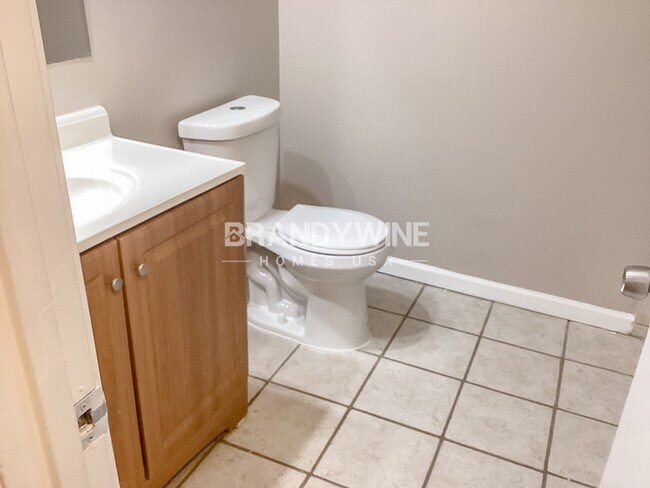 Building Photo - One month FREE RENT