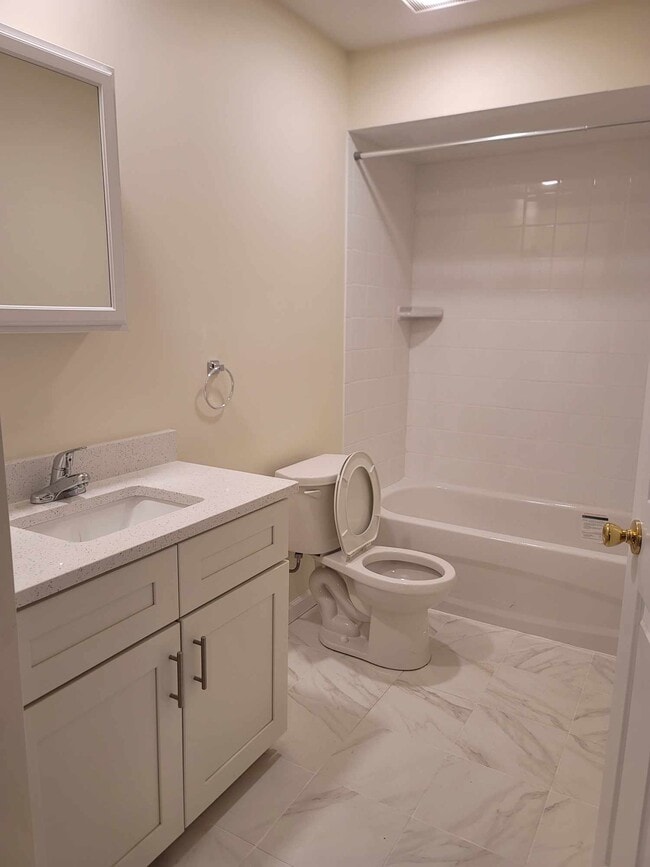 Building Photo - 27 Lear Ct