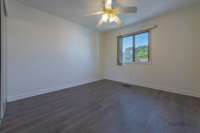 Building Photo - 110 N Waterford Dr