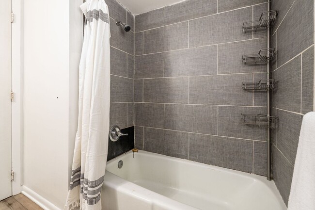 Building Photo - 2 Bed 1 Bath Apartment in Columbus!