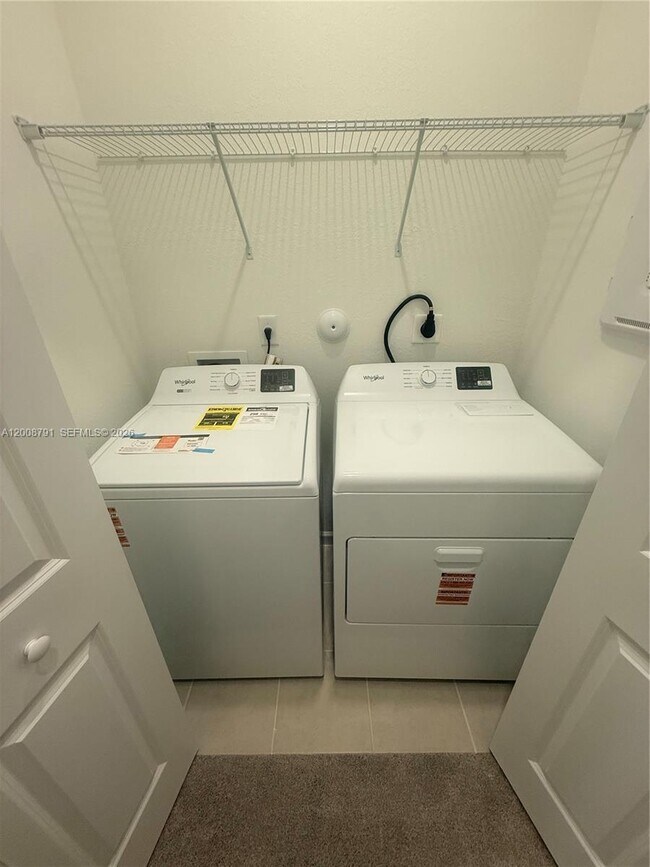 Building Photo - 2746 SE 24th Terrace