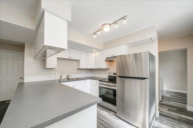 Building Photo - Newly Remodeled Boise Bench Duplex
