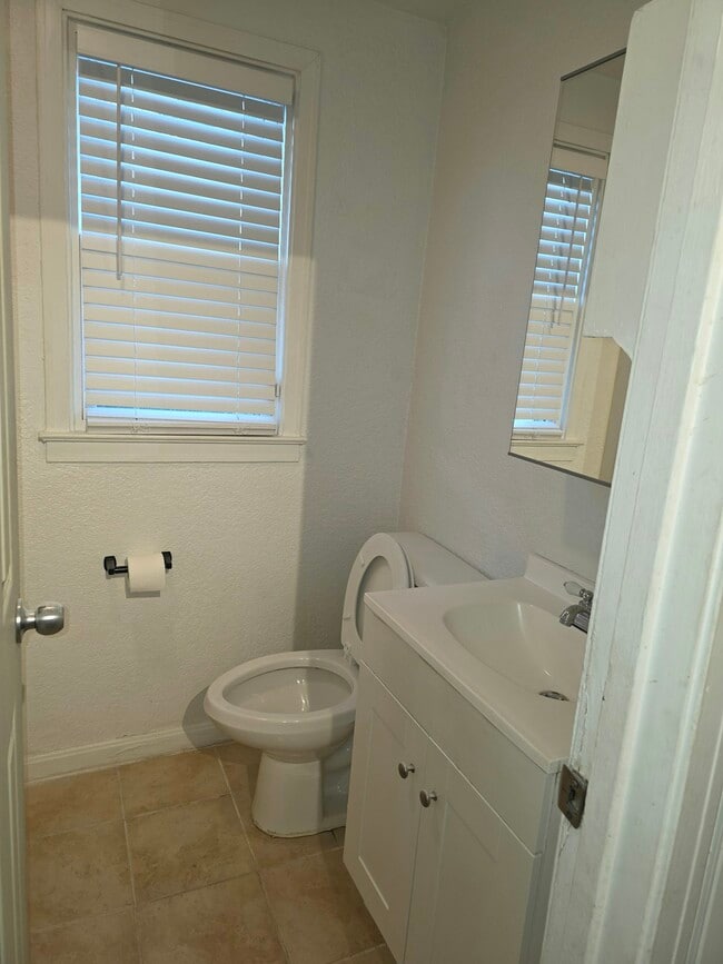 Building Photo - 709 Windy Rd