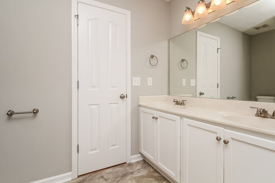 Building Photo - 1339 Macduff Dr