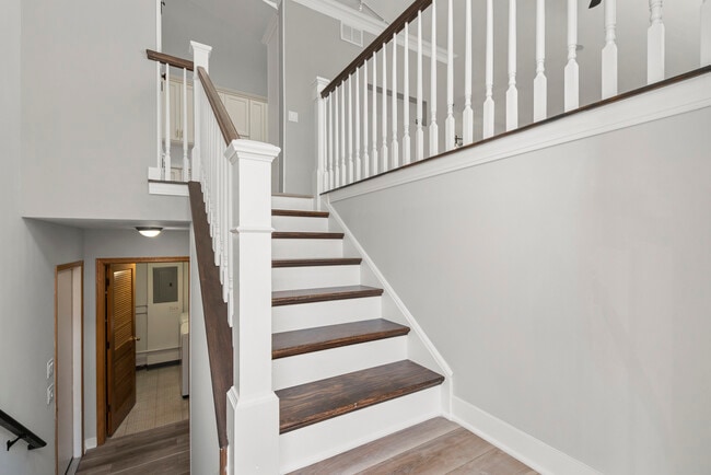 Building Photo - 6840 Oak View Ct