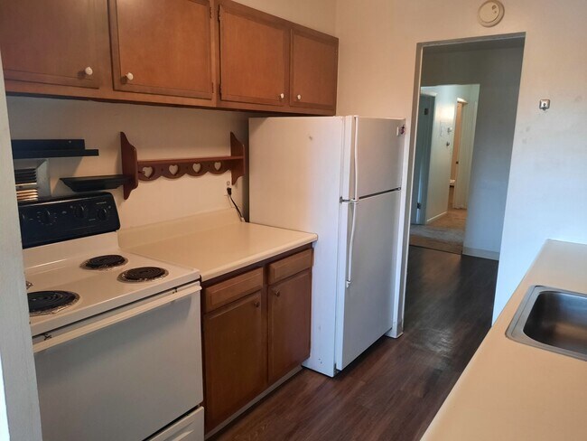 Building Photo - Big private balcony | walking distance to downtown | Mountain views | Abundant natural light