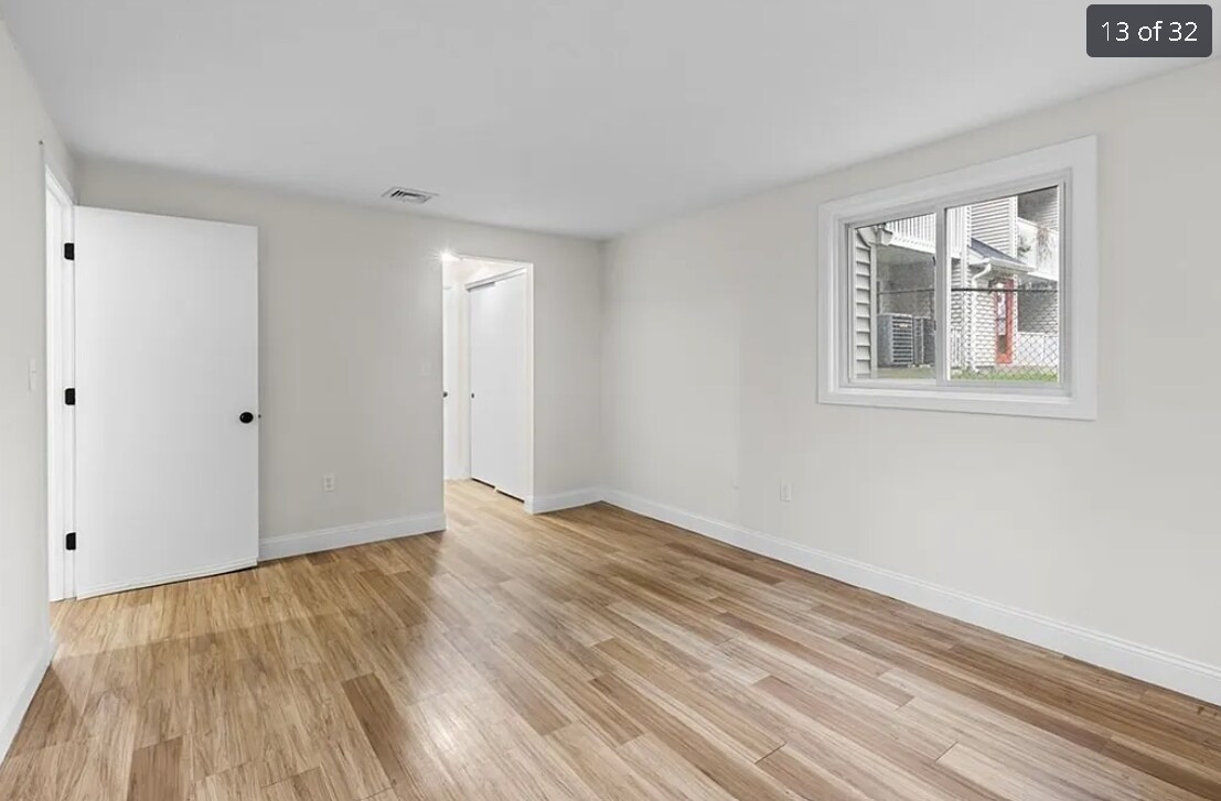 Building Photo - 15 Bower Rd