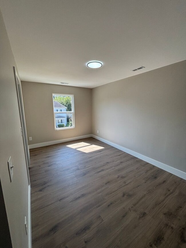 Building Photo - 3131 Linden Ave