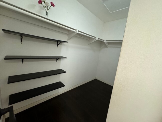 Building Photo - House for Rent