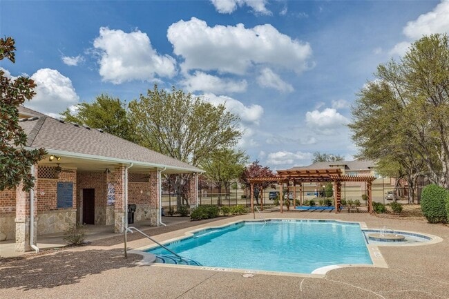 Building Photo - 9842 Wake Bridge Dr