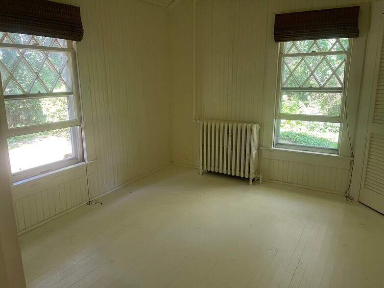 bedroom unfurnished - 856 Boston Post Rd