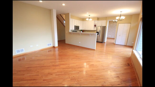 Building Photo - 217 Sparrow Ln