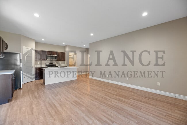 Building Photo - 5507 S Victoria St