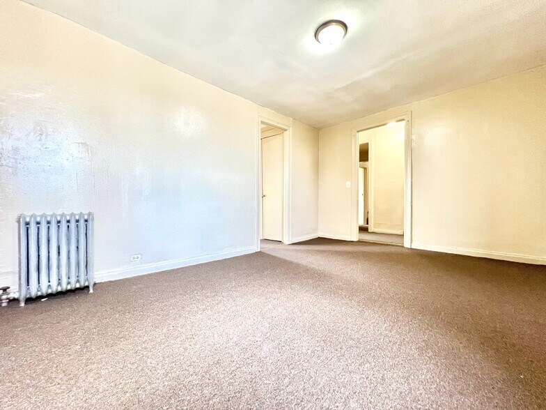 Primary Photo - 882 Bryant Ave