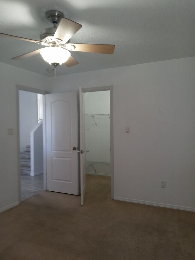 Building Photo - Easy Commute to Los Alamos or Santa Fe