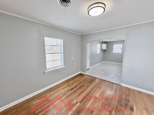 Building Photo - 2054 Benford St