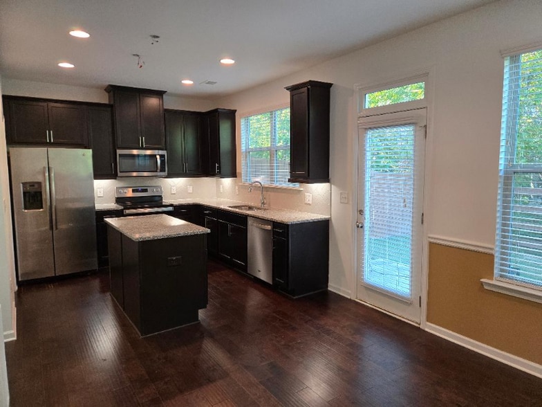 Building Photo - 5535 Fairhaven Pl