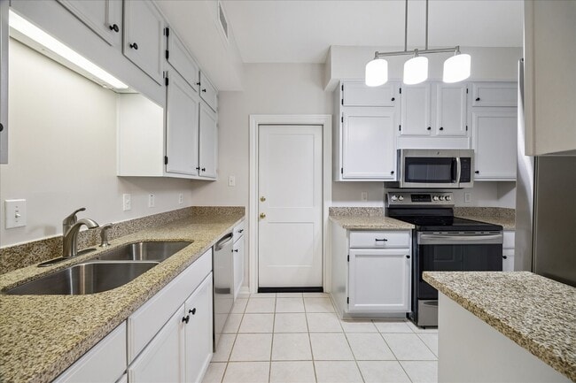 Building Photo - 600 Wilcrest Dr