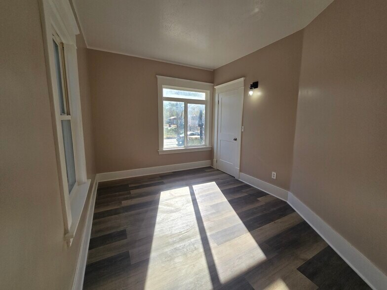 Building Photo - 1422 26th Ave N