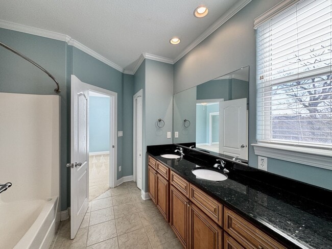 Building Photo - Ready 04-01-26! A Shadowlawn Condo w/Rooftop Deck - 3 Primary Suites - Outdoor Shower - Pet Frien...