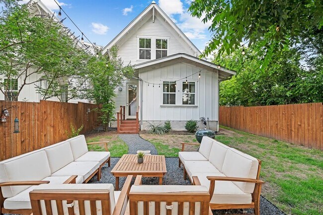 Building Photo - 3206 Garden Villa Ln