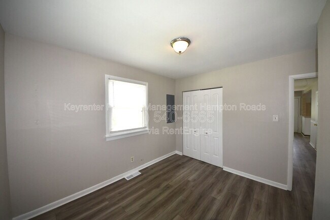 Building Photo - 213 Bassett Ave