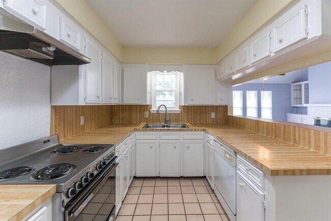 Building Photo - 4132 Boone Rd