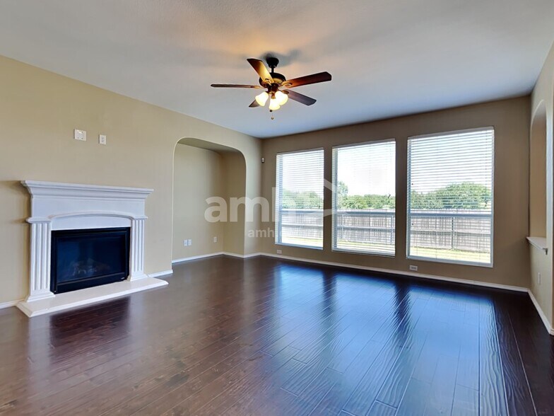 Building Photo - 704 Rolling Hills Ln