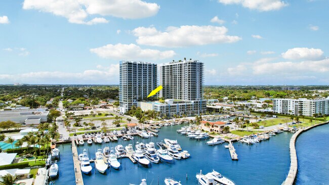 Building Photo - 220 Lake Shore Dr