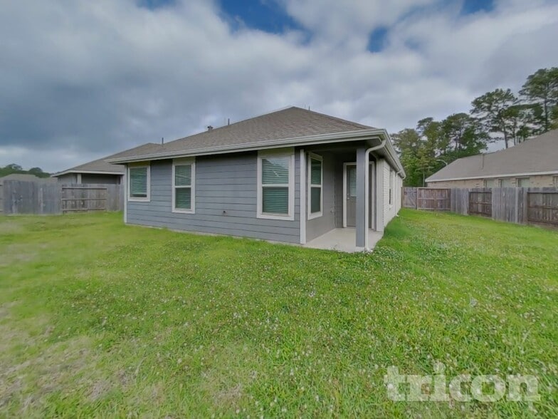 Building Photo - 1911 Ballesteros St