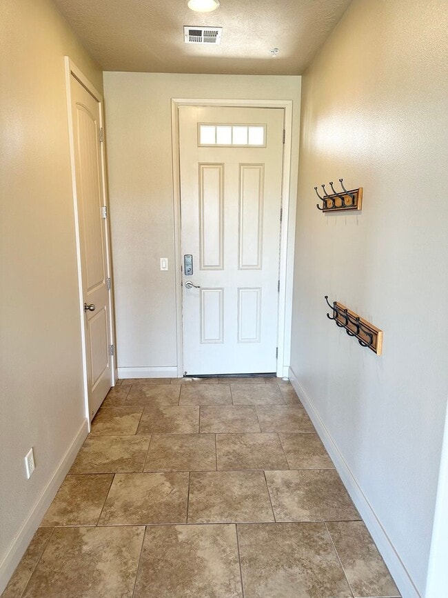 Building Photo - Beautiful Las Palmas Condo