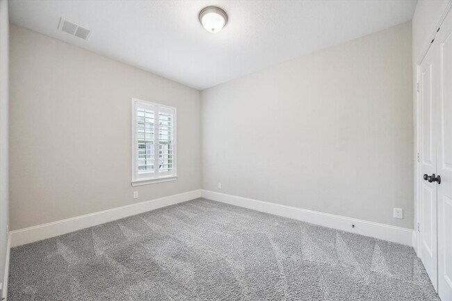 Building Photo - 5739 Concha Ln