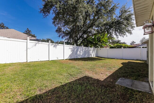 Building Photo - 2010 Berry Lake Dr