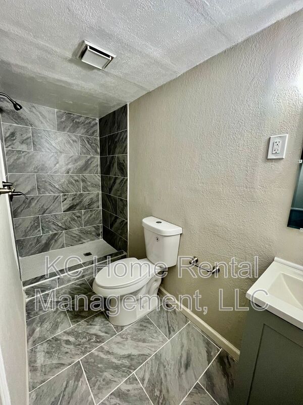 Building Photo - 4514 Monroe Ave